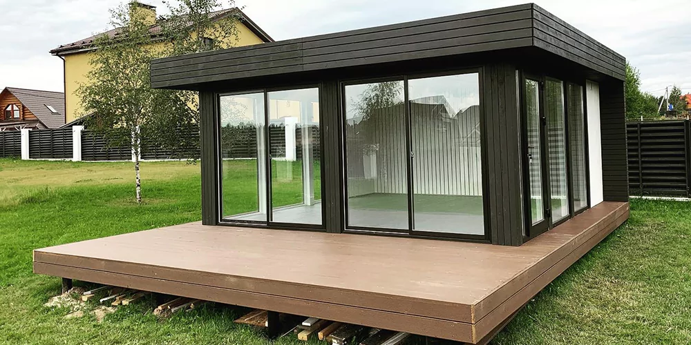 Беседка с террасой: идеальное место для семейного отдыха